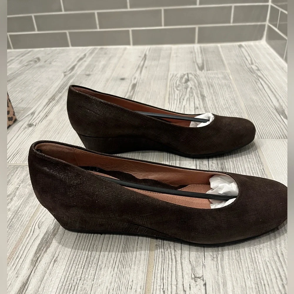 NIB FSNY Brown Suede Gumdrop wedge shoe size 8.5